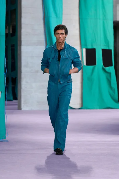 Look 18